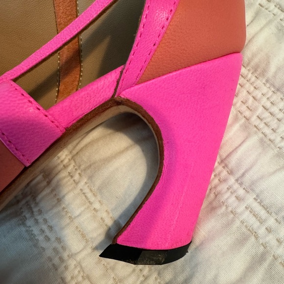 John Fluevog Women’s Sashay Size 9. In Coral and Pink with 3 1/2 “ heels. - Picture 4 of 5
